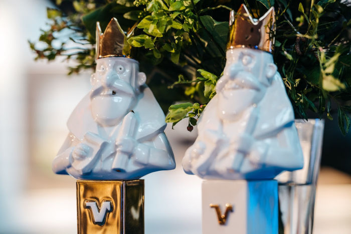 Die Trophäen aus echtem Meißner Porzellan mit Vergoldungen 3 2